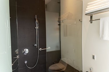 8010 Urban Living Luxury Home Experiences.