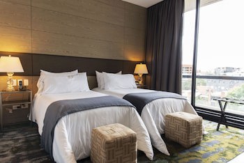 8010 Urban Living Luxury Home Experiences.