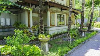 Grand Whiz Hotel Nusa Dua