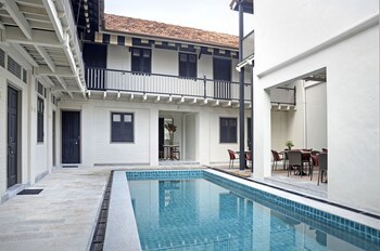 Noordin Mews