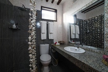 Antonio Beach Hotel And Spa