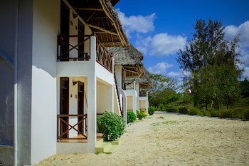 Antonio Beach Hotel And Spa
