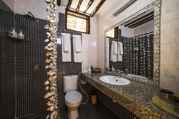 Antonio Beach Hotel And Spa