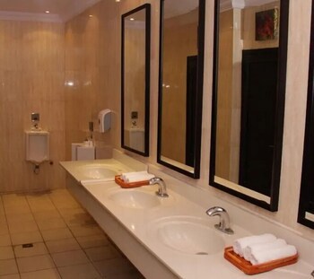 Owu Crown Hotel