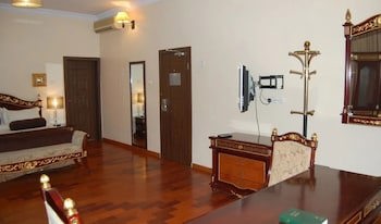 Owu Crown Hotel