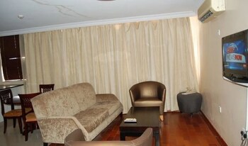 Owu Crown Hotel