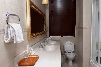 Owu Crown Hotel