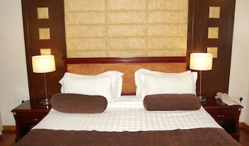 Owu Crown Hotel