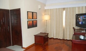 Owu Crown Hotel