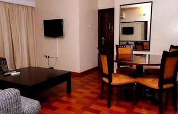 Owu Crown Hotel