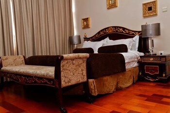 Owu Crown Hotel