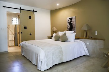 Royam Hotel