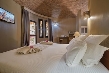 Royam Hotel