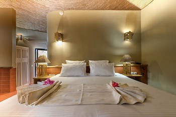 Royam Hotel