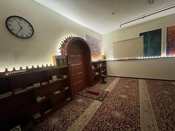 Meral Crown Hotel