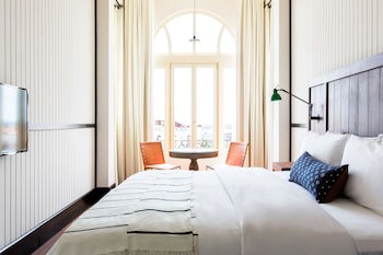 American Trade Hotel