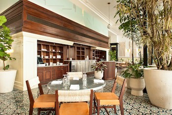 American Trade Hotel