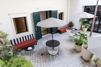 American Trade Hotel