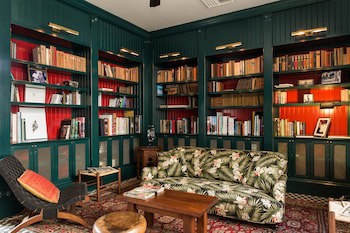 American Trade Hotel