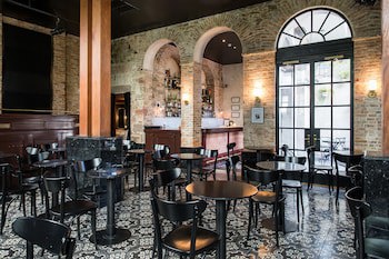 American Trade Hotel