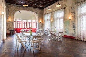 American Trade Hotel