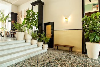 American Trade Hotel