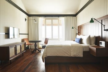 American Trade Hotel