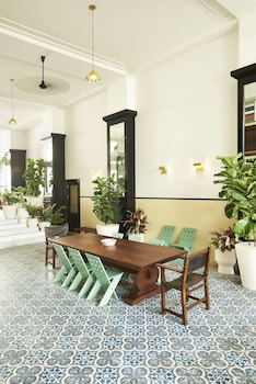 American Trade Hotel