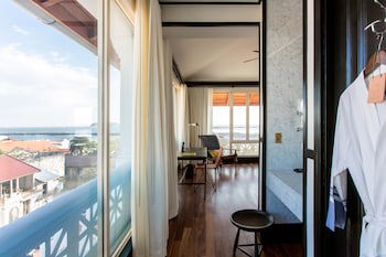 American Trade Hotel