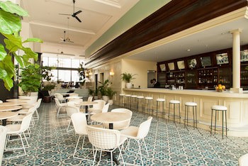 American Trade Hotel