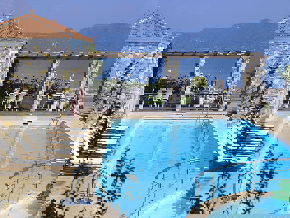 Aeolis Apartments & Studios