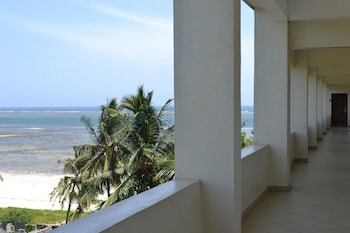 Cowrie Shell Beach Apartments