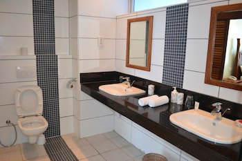 Cowrie Shell Beach Apartments