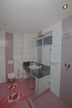 Cowrie Shell Beach Apartments