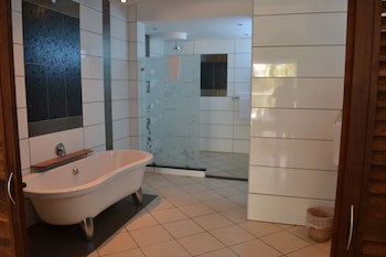 Cowrie Shell Beach Apartments