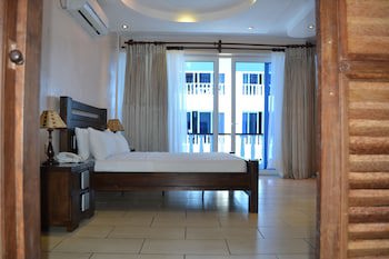 Cowrie Shell Beach Apartments