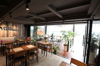 Angel Hotel