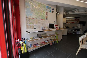 B My Guesthouse - Hostel