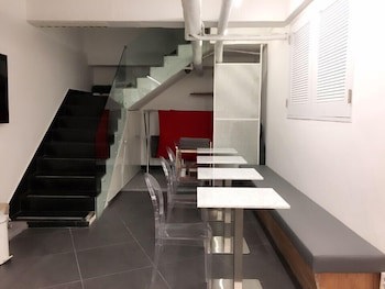 B My Guesthouse - Hostel