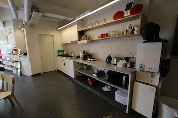 B My Guesthouse - Hostel