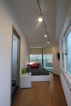 B My Guesthouse - Hostel