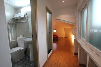 B My Guesthouse - Hostel