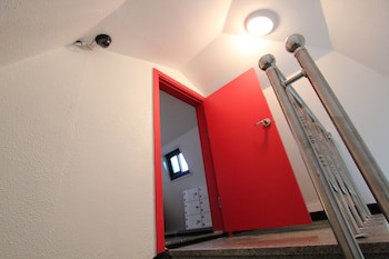 B My Guesthouse - Hostel