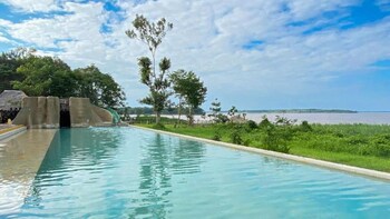 Hotel On Vacation Amazon