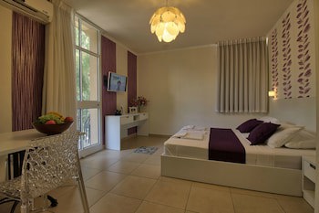1926 Designed Apartments Hotel