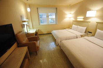 Kindness Hotel Liouhe Night Market Zhongzhen