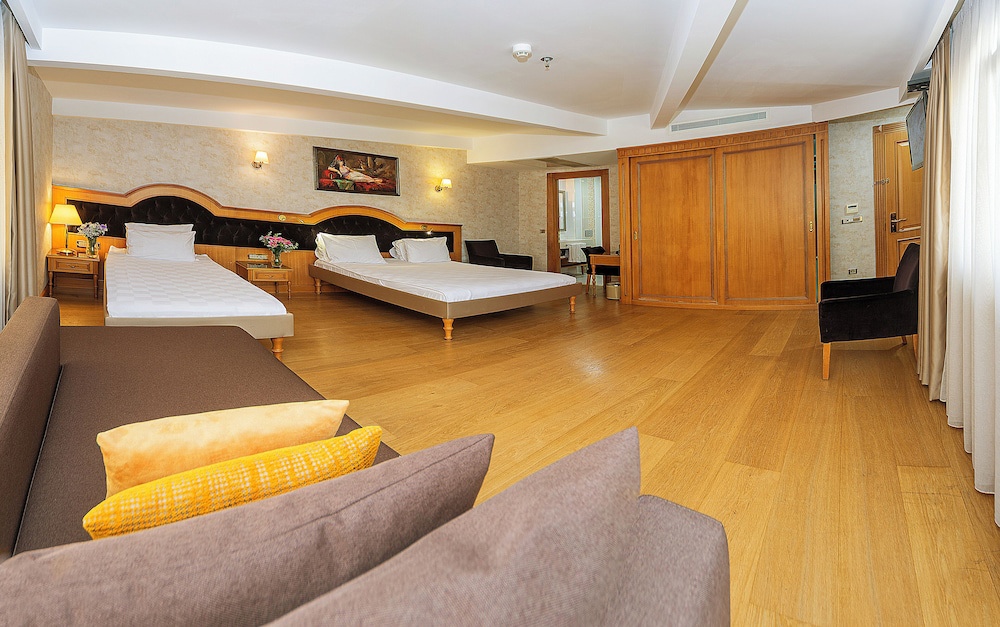 Aprilis Hotel