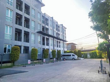 Crystal Suites Suvarnabhumi Airport
