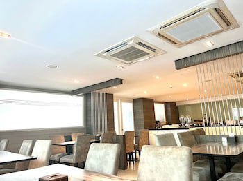 Crystal Suites Suvarnabhumi Airport