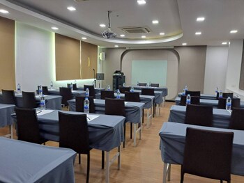 Crystal Suites Suvarnabhumi Airport